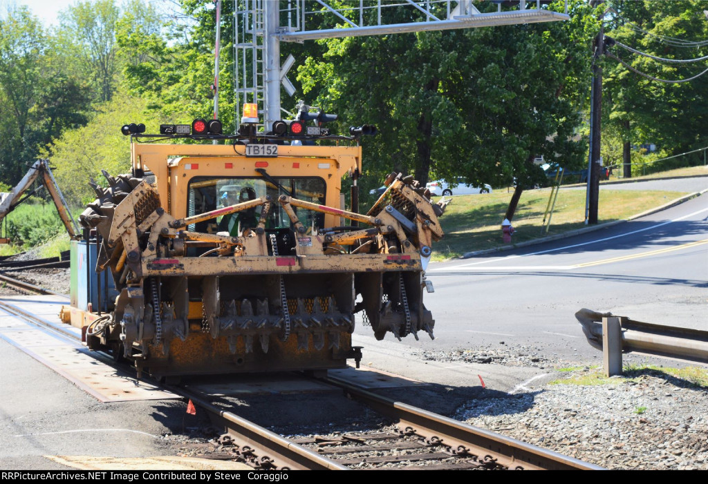 NJTR TB 152 on the Holland Avenue Grade